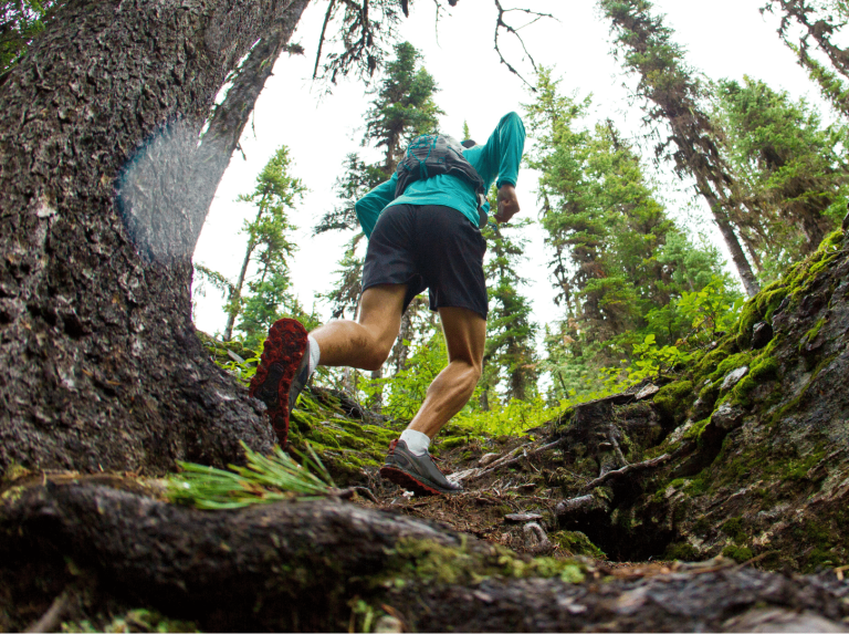 Évaluation biomécanique de course en sentiers